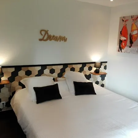 לינה וארוחת בוקר Mont 3*